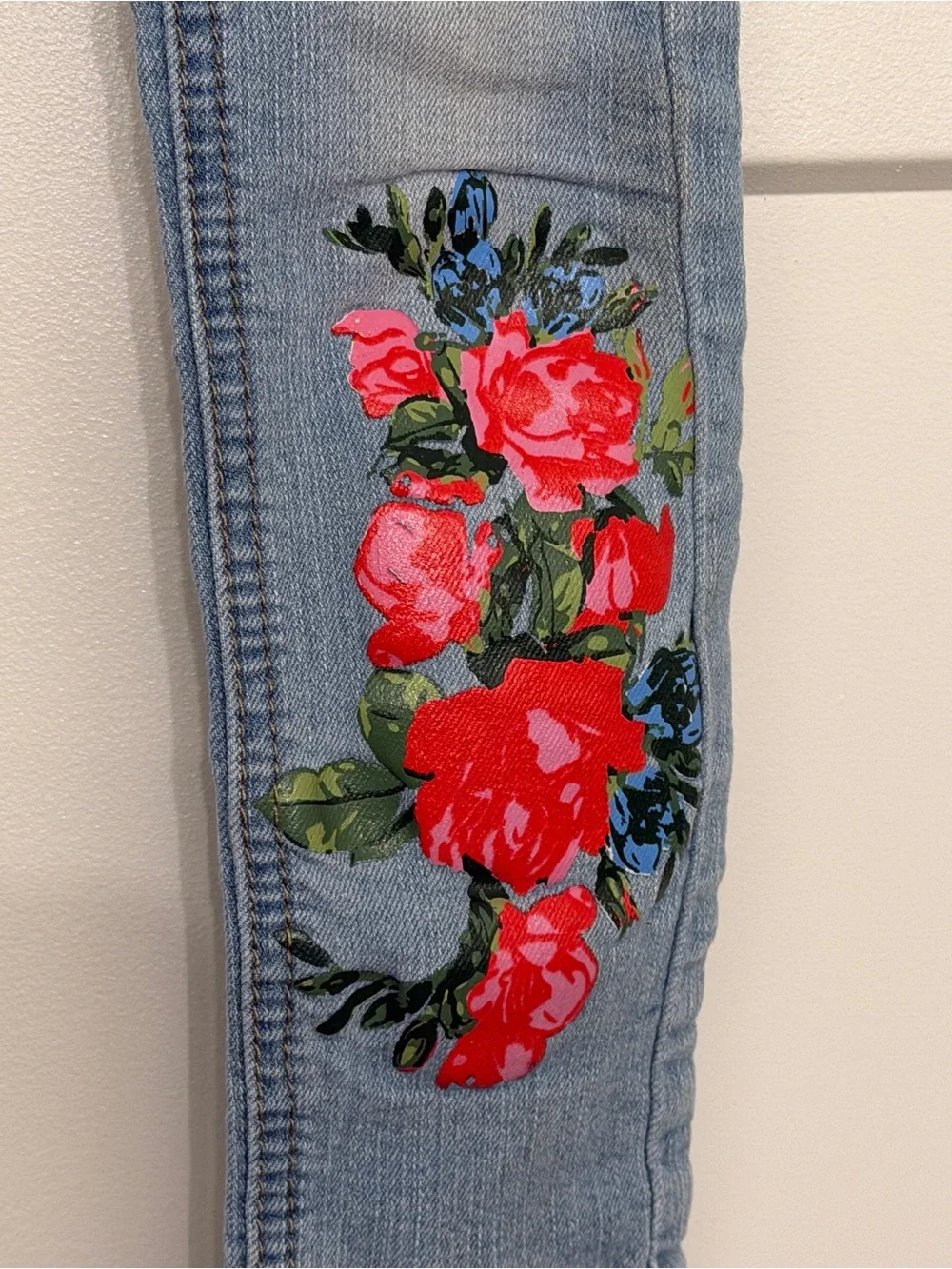Betsey Johnson Girls Floral Rose Painted Jeans Size 5